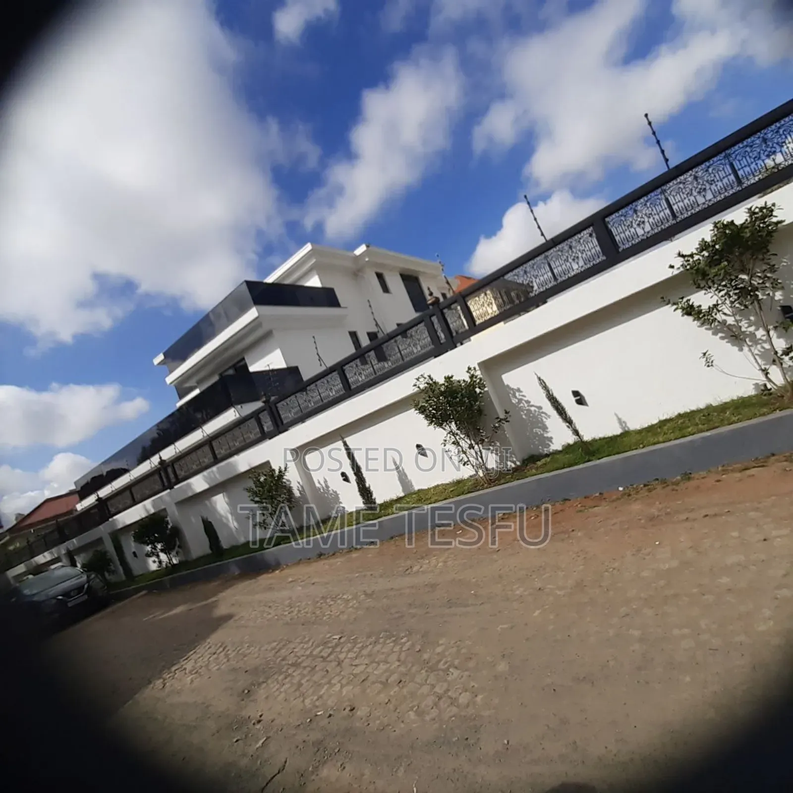 Furnished 8bdrm House in Summit, Bole for sale