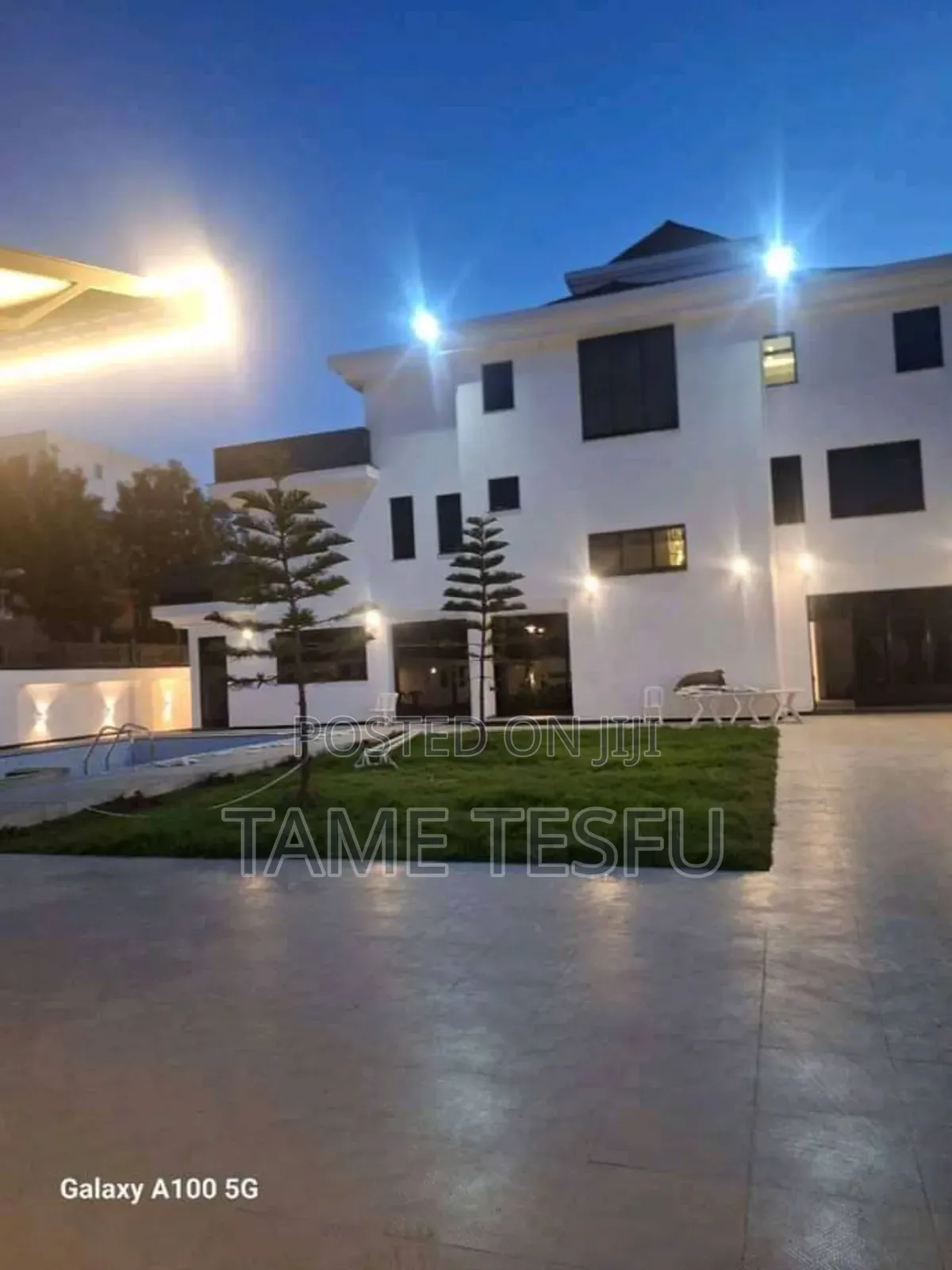 Furnished 8bdrm House in Summit, Bole for sale