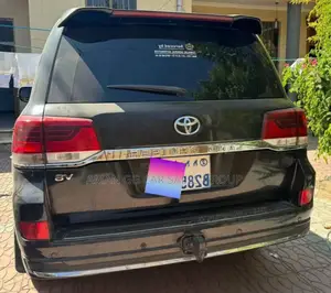 Toyota Land Cruiser 2010 Black