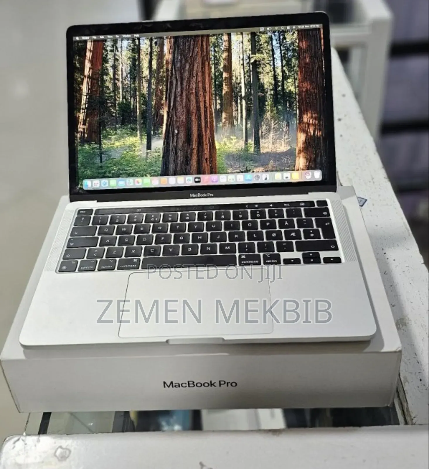 New Laptop Apple MacBook Pro 2020 M1 8GB Intel Core I7 SSD 256GB