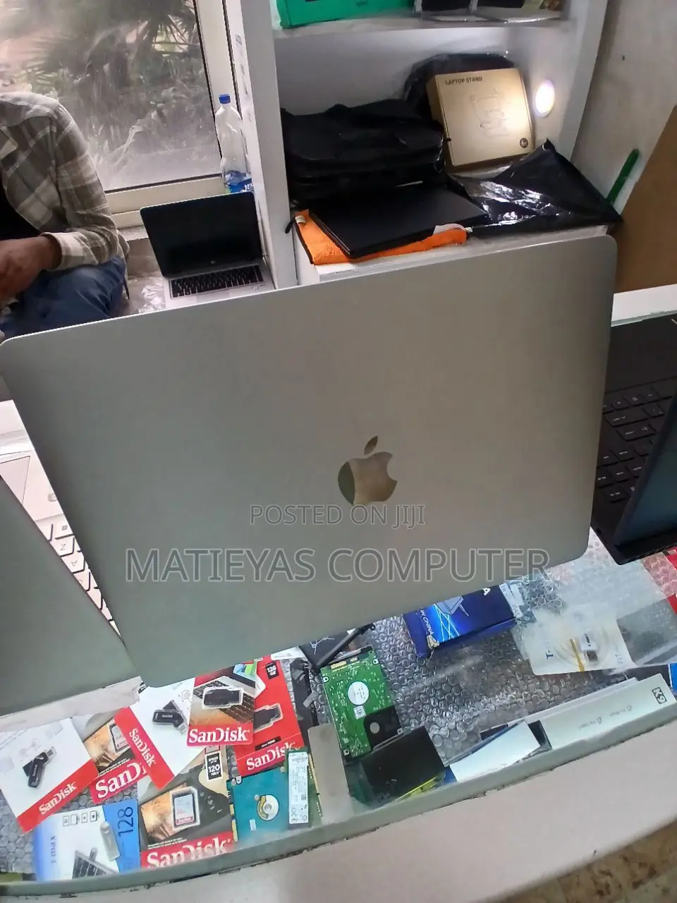 New Laptop Apple MacBook Air 2023 M2 8GB Apple M2 SSD 256GB