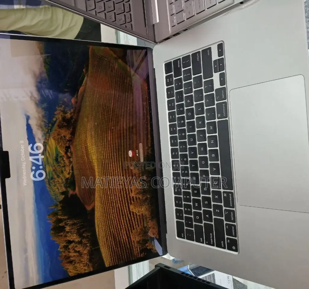 New Laptop Apple MacBook Air 2023 M2 8GB Apple M2 SSD 256GB