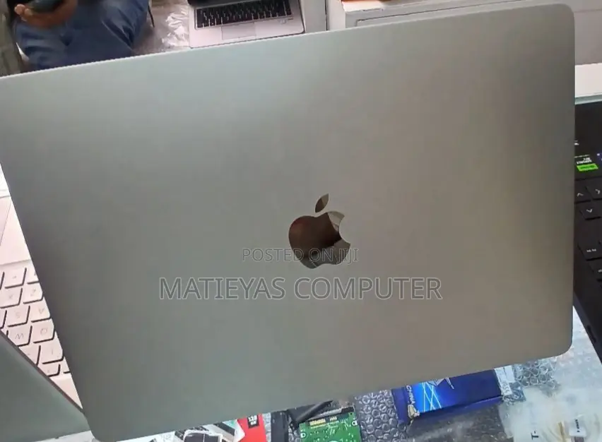 New Laptop Apple MacBook Air 2023 M2 8GB Apple M2 SSD 256GB