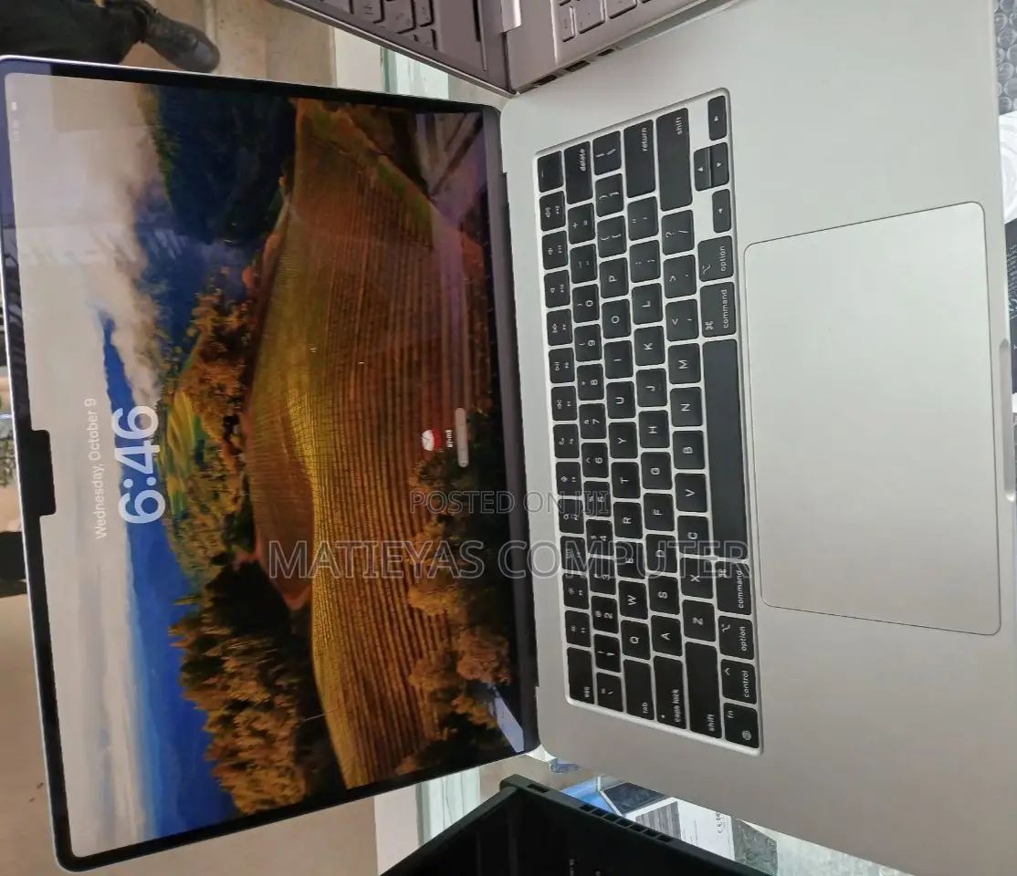 New Laptop Apple MacBook Air 2023 M2 8GB Apple M2 SSD 256GB