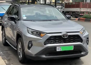Photo - Toyota RAV4 2022 Silver