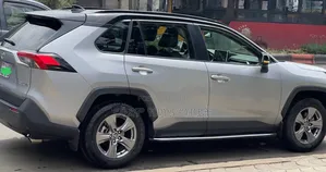 Toyota RAV4 2022 Silver