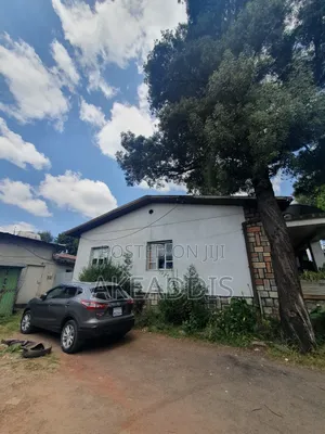 20bdrm House in ፓስተር መድሀኒያለም, Bole for sale