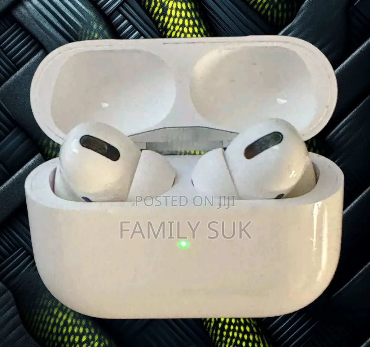 Airpod Pro Earbud Effortless Pairing Across Devices