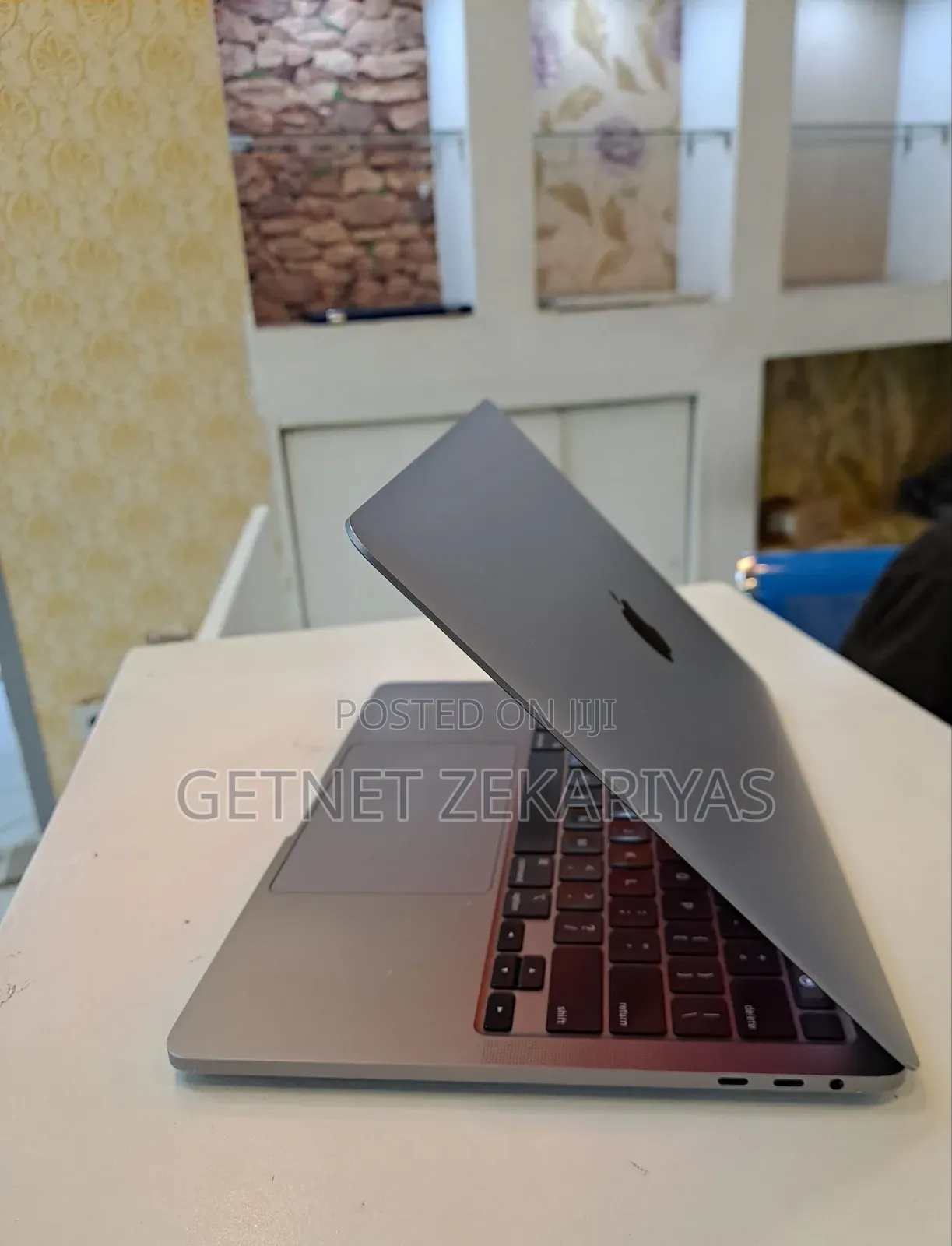 New Laptop Apple MacBook Pro 2020 16GB Intel Core I5 SSD 512GB