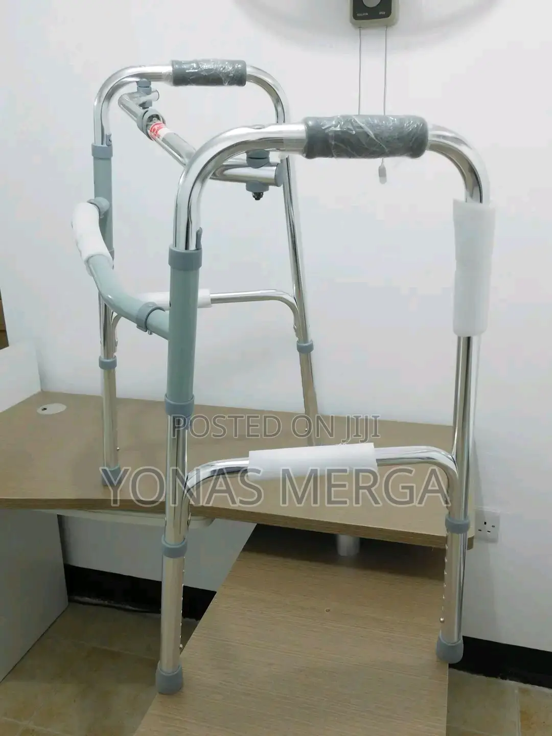Aluminium Adjustable Folding Walker₩Also Uses Rubber Bushes