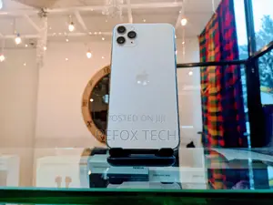 Photo - New Apple iPhone 11 Pro Max 256 GB Gold