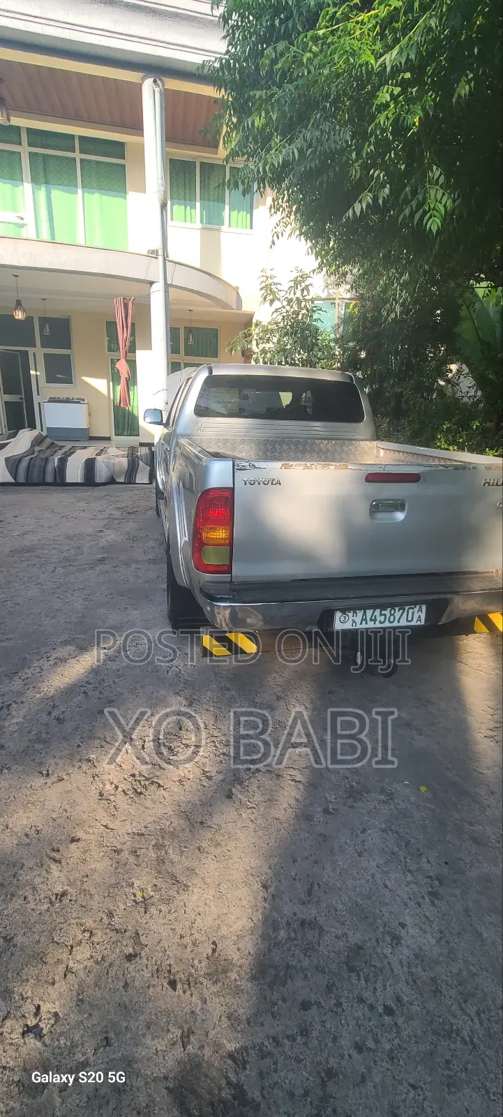 Toyota Hilux 2.5 D-4D 4X4 SRX 2011 Silver