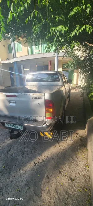 Toyota Hilux 2.5 D-4D 4X4 SRX 2011 Silver