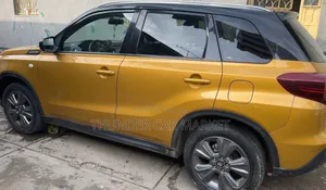 Suzuki Vitara 2021 Orange