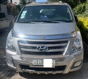 Photo - Hyundai Starex 2017 Silver