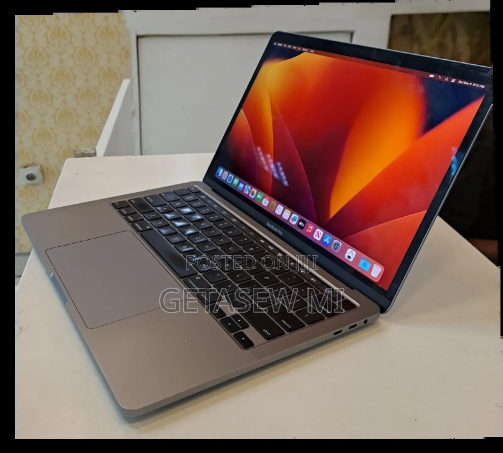 New Laptop Apple MacBook Pro 2020 16GB Intel Core I5 SSD 512GB