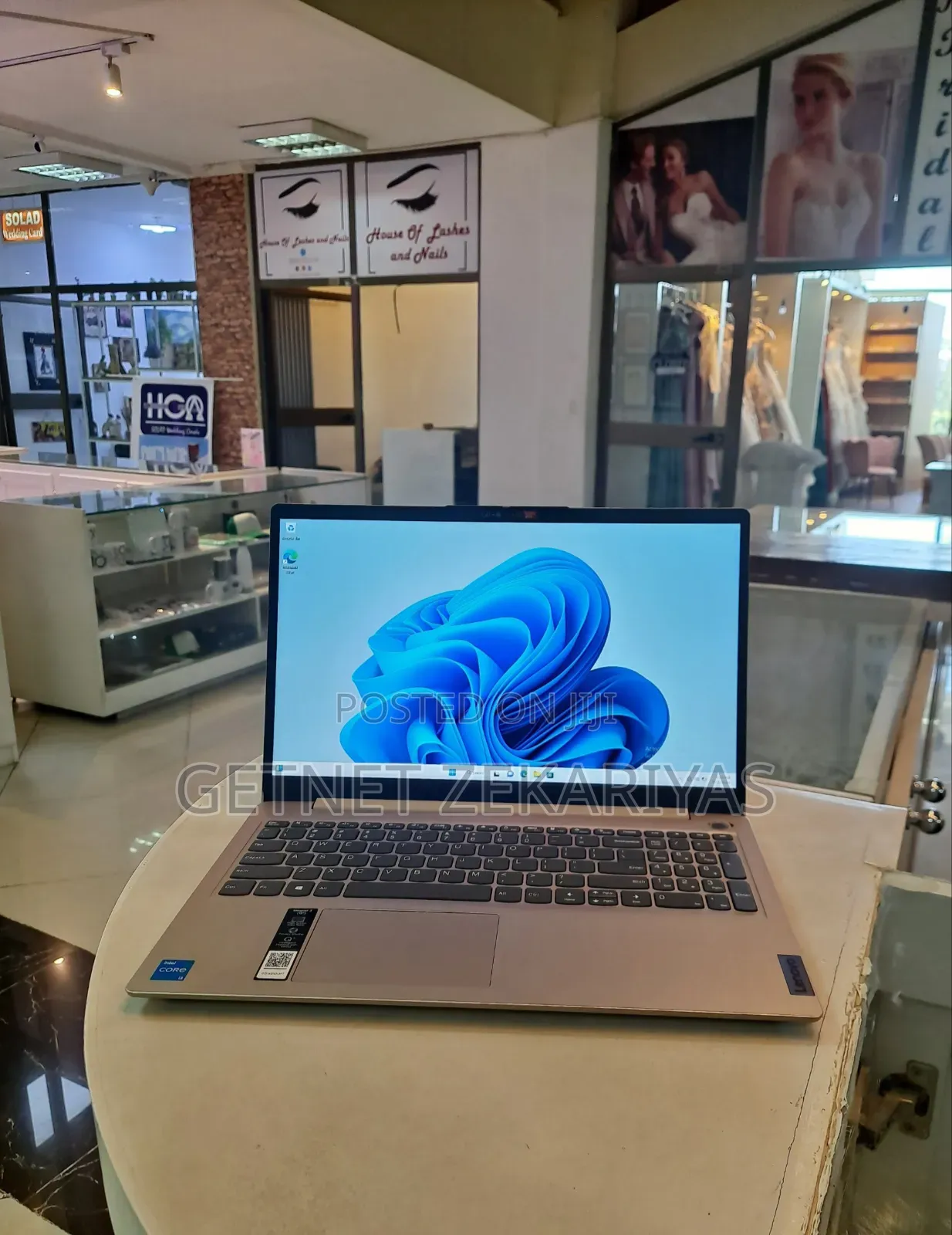 New Laptop Lenovo IdeaPad 520 8GB Intel Core I5 SSD 256GB