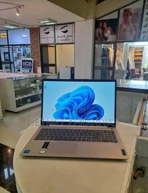 New Laptop Lenovo IdeaPad 520 8GB Intel Core I5 SSD 256GB