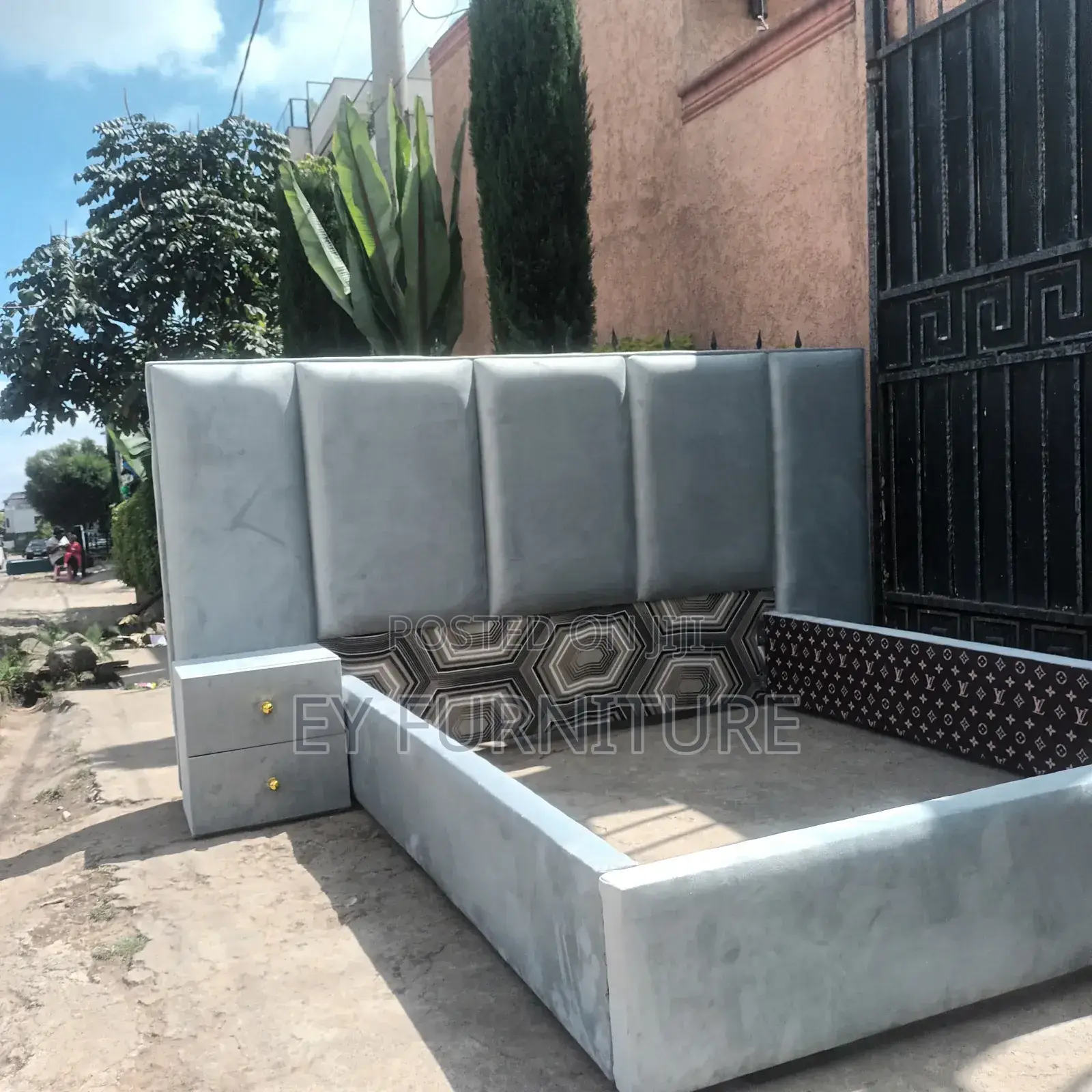 ባለ ጋንች አልጋ