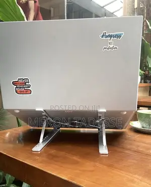 ለኣይኖ የሚመች የኣይን ከፍታ ላይ Pcዎን እንዲያስቀምጡ የሚረዳ Laptop Stand