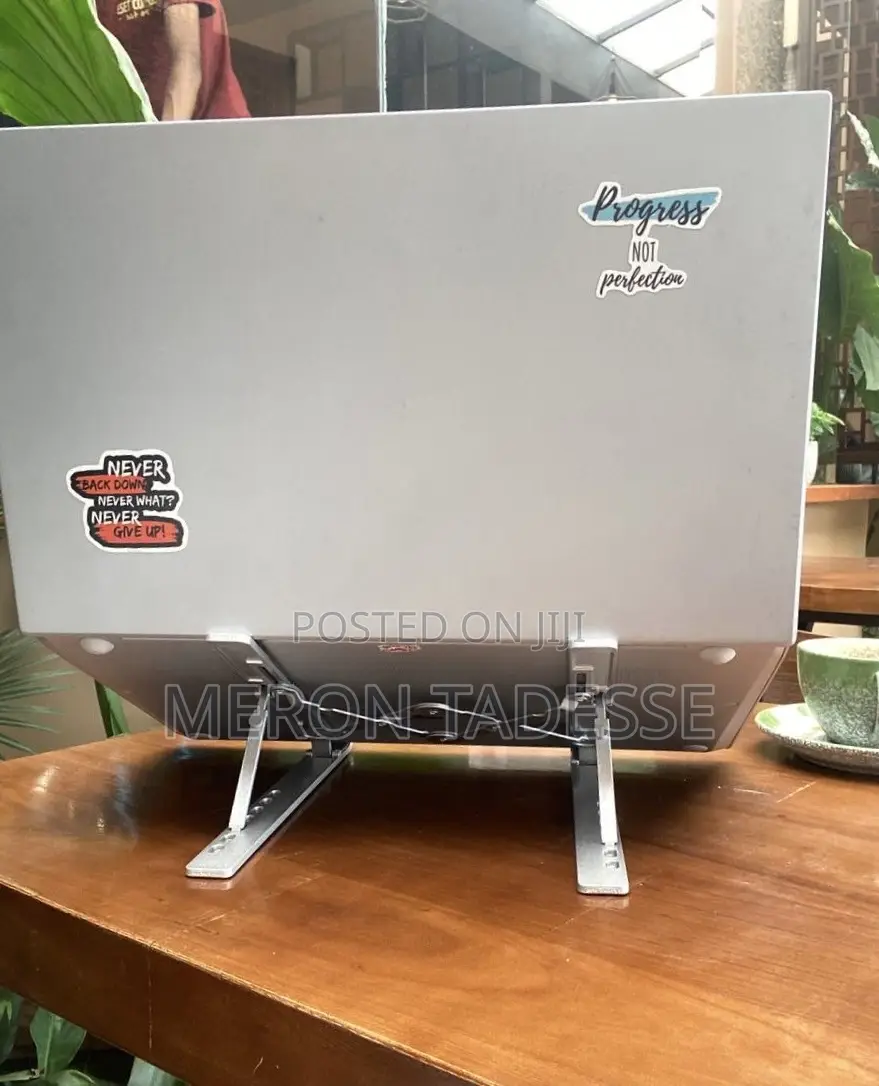 ለኣይኖ የሚመች የኣይን ከፍታ ላይ Pcዎን እንዲያስቀምጡ የሚረዳ Laptop Stand