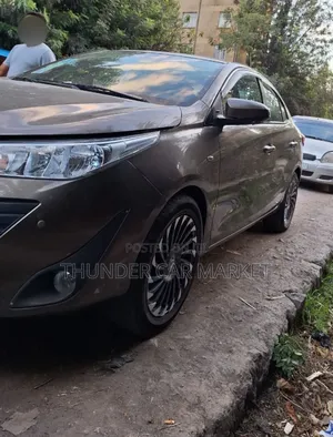 Toyota Yaris 2020 Gray