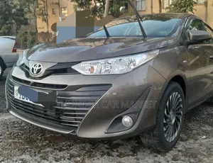 Toyota Yaris 2020 Gray