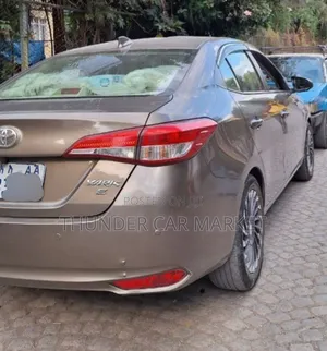Toyota Yaris 2020 Gray