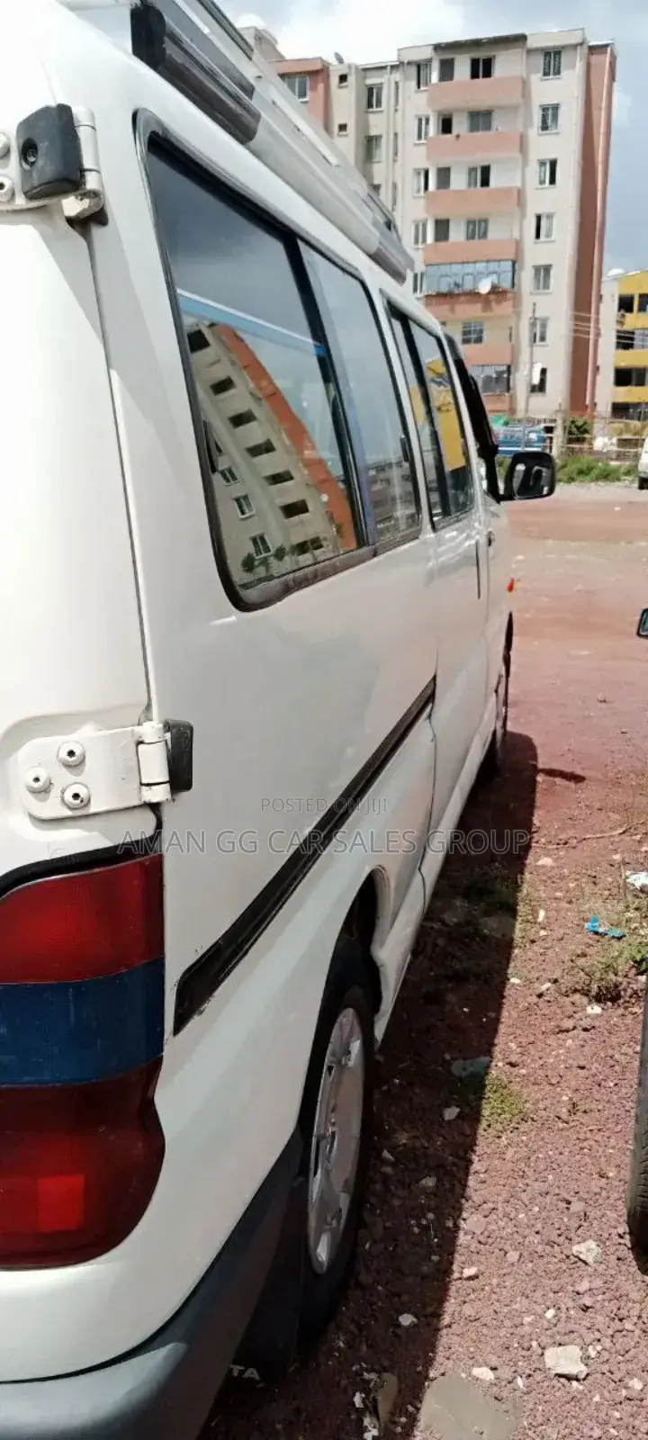Toyota HiAce 2005 White