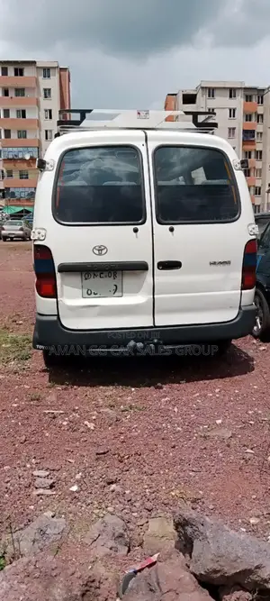 Toyota HiAce 2005 White