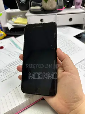 Photo - Apple iPhone 7 Plus 32 GB Black
