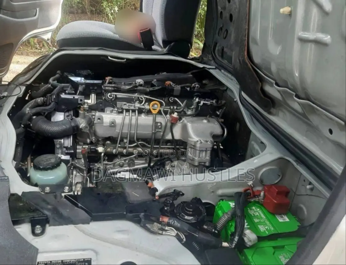Toyota HiAce 2014 White