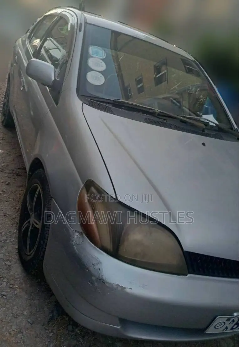 Toyota Platz 2001 Silver