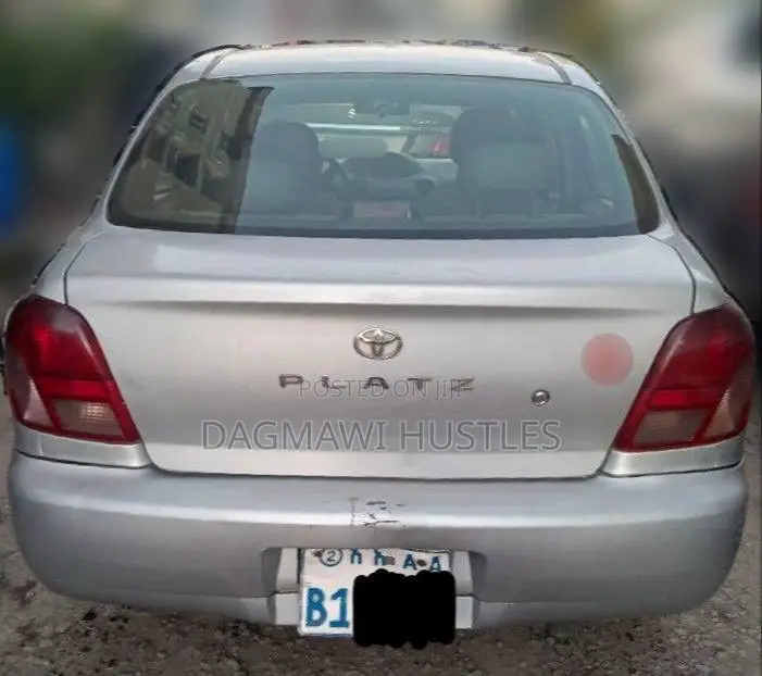 Toyota Platz 2001 Silver