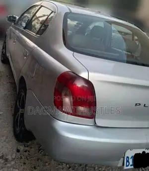 Toyota Platz 2001 Silver