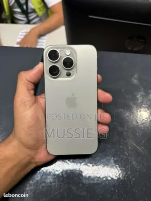 Photo - Apple iPhone 15 Pro Max 256 GB Silver