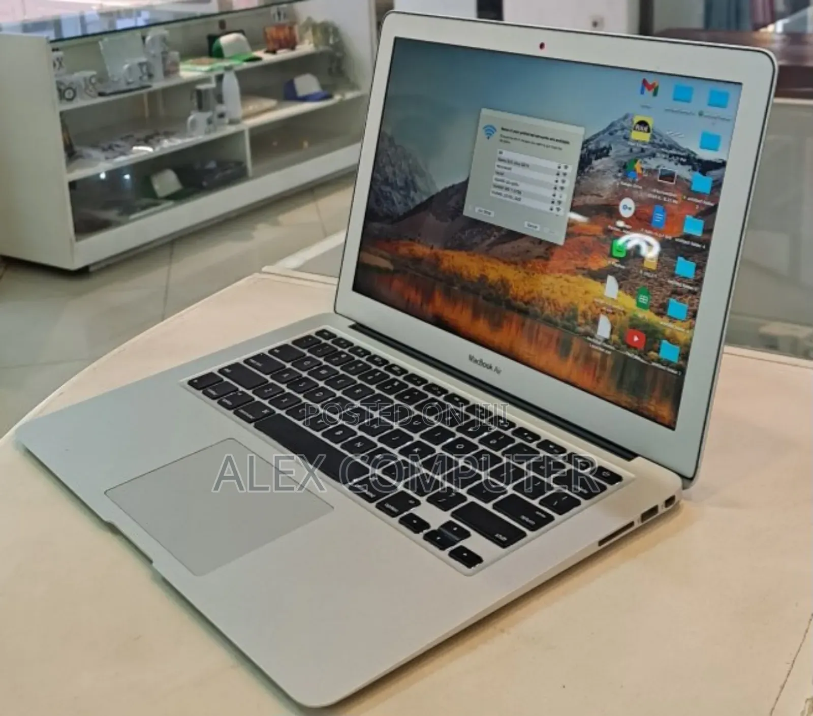 New Laptop Apple MacBook 2017 8GB Intel Core I7 SSD 128GB