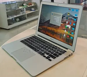 New Laptop Apple MacBook 2017 8GB Intel Core I7 SSD 128GB