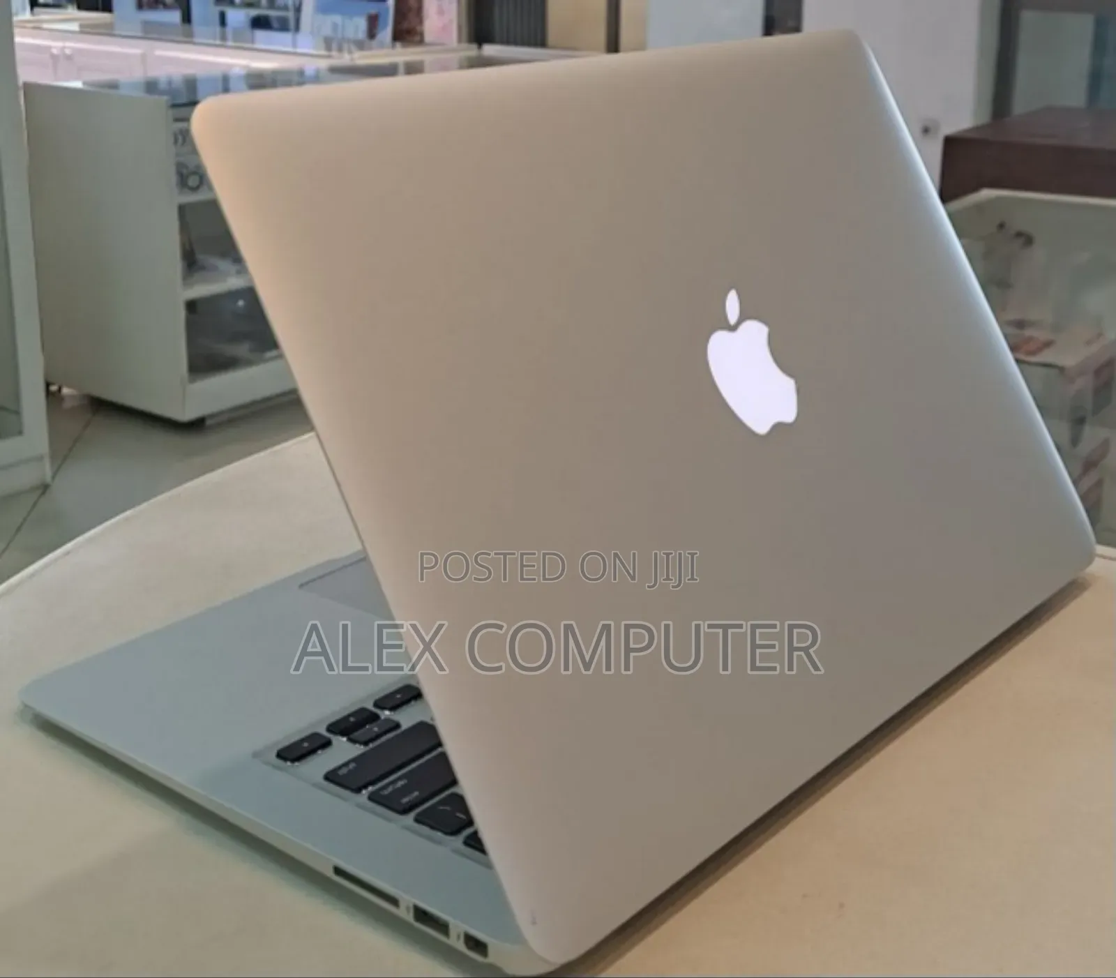 New Laptop Apple MacBook 2017 8GB Intel Core I7 SSD 128GB