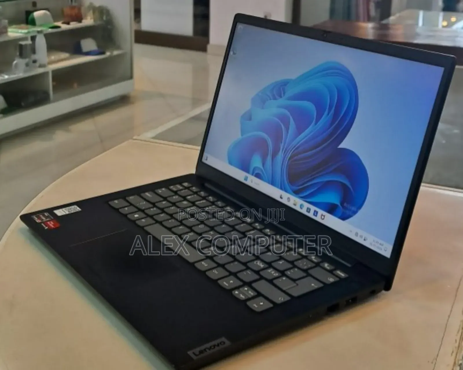 New Laptop Lenovo IdeaPad Z560 8GB AMD Ryzen 3 SSD 256GB