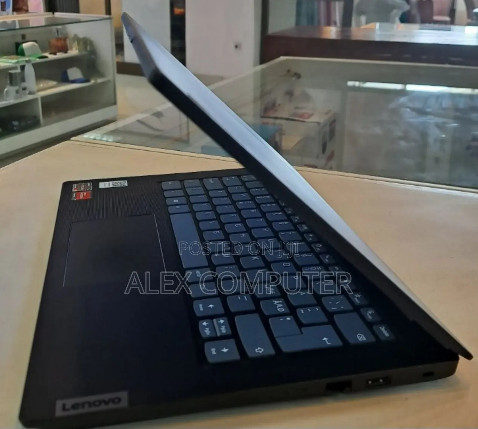 New Laptop Lenovo IdeaPad Z560 8GB AMD Ryzen 3 SSD 256GB