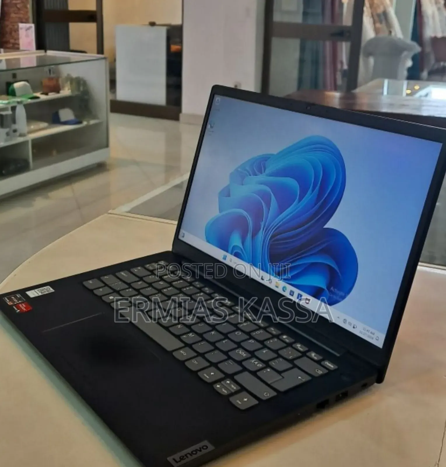 New Laptop Lenovo Ideapad 3 8GB AMD Ryzen 3 SSD 256GB