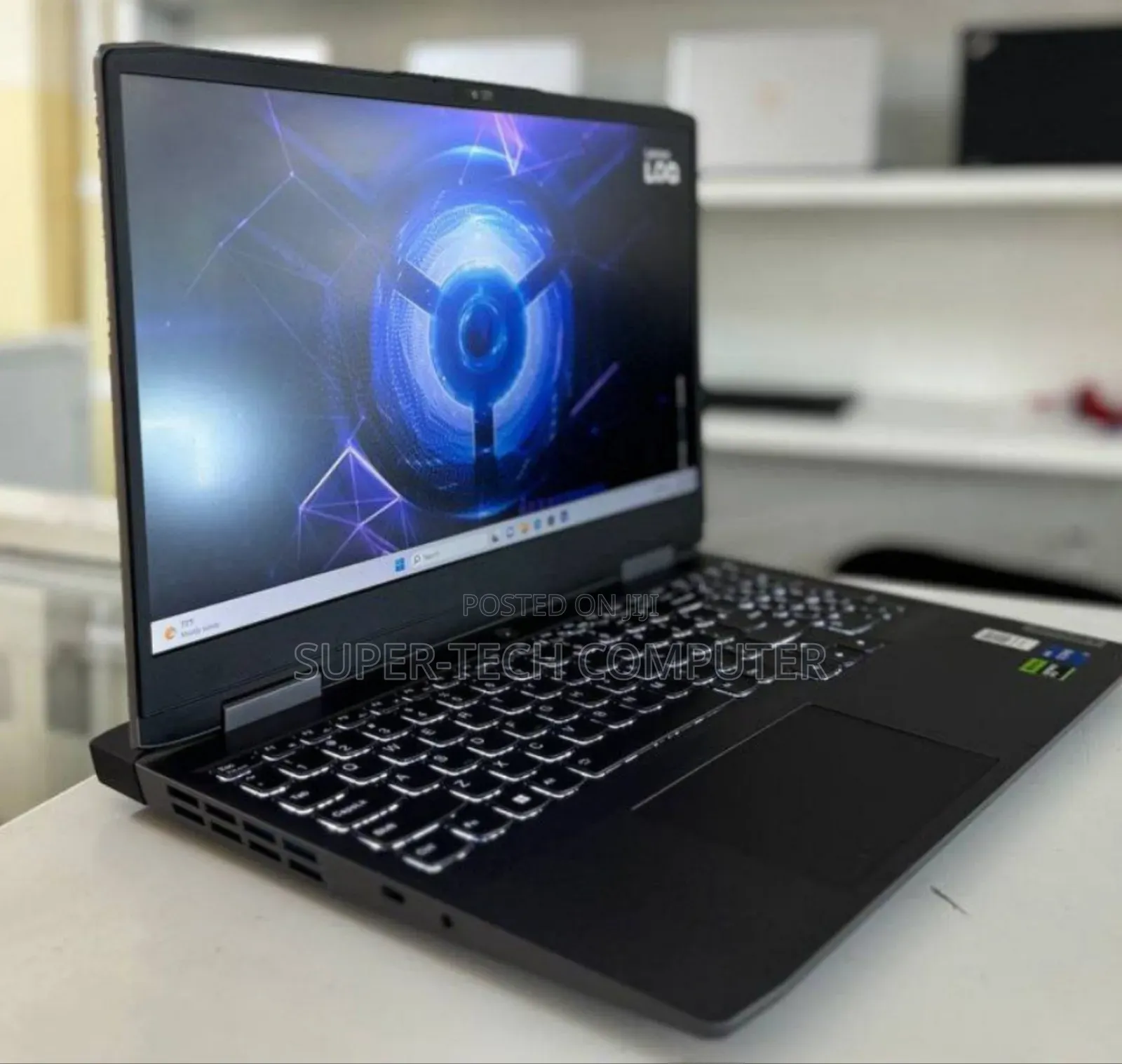 New Laptop Lenovo LOQ 15IRH8 16GB AMD Ryzen 5 SSD 512GB