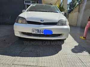 Toyota Platz 2001 White