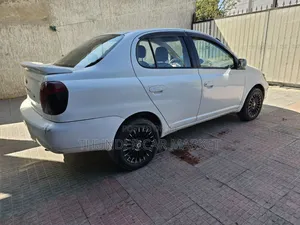 Toyota Platz 2001 White