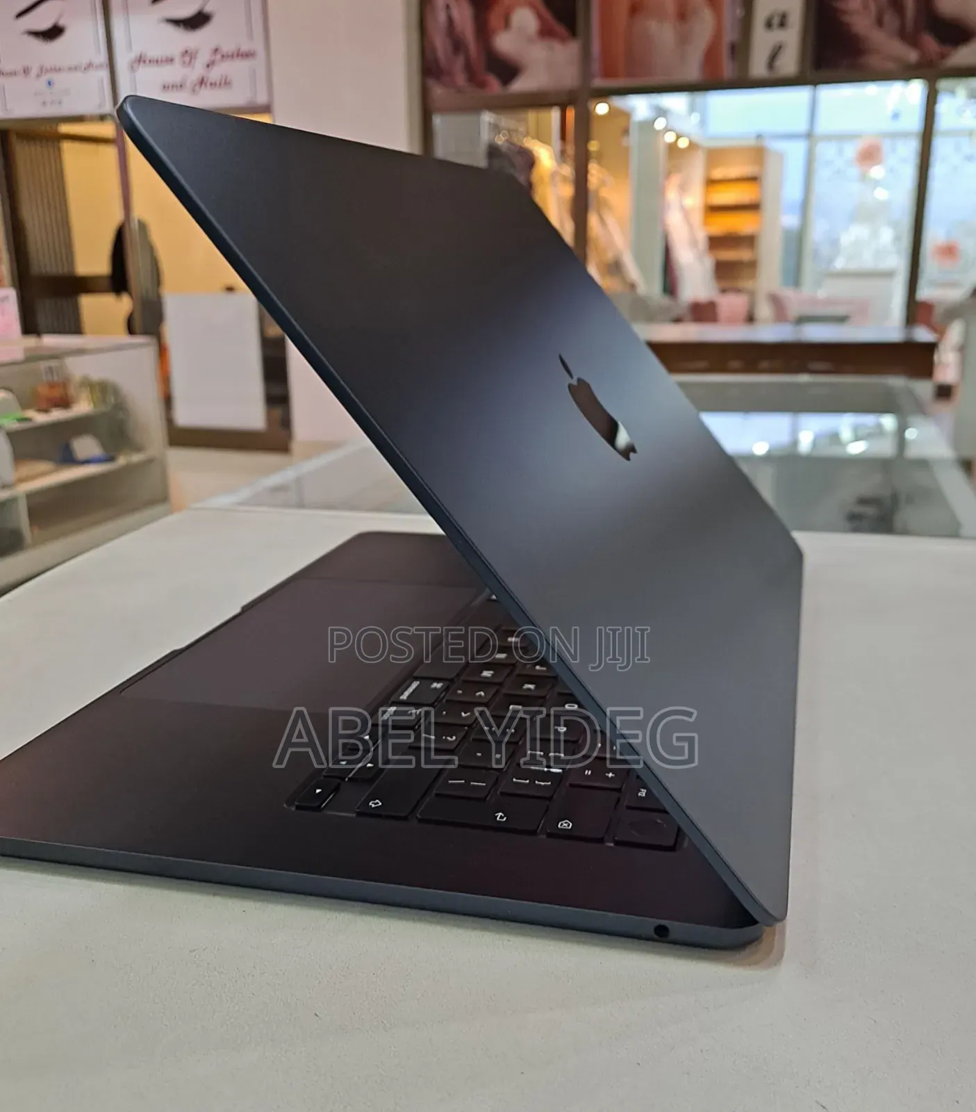 New Laptop Apple MacBook Air 2023 M2 8GB Apple M2 SSD 512GB