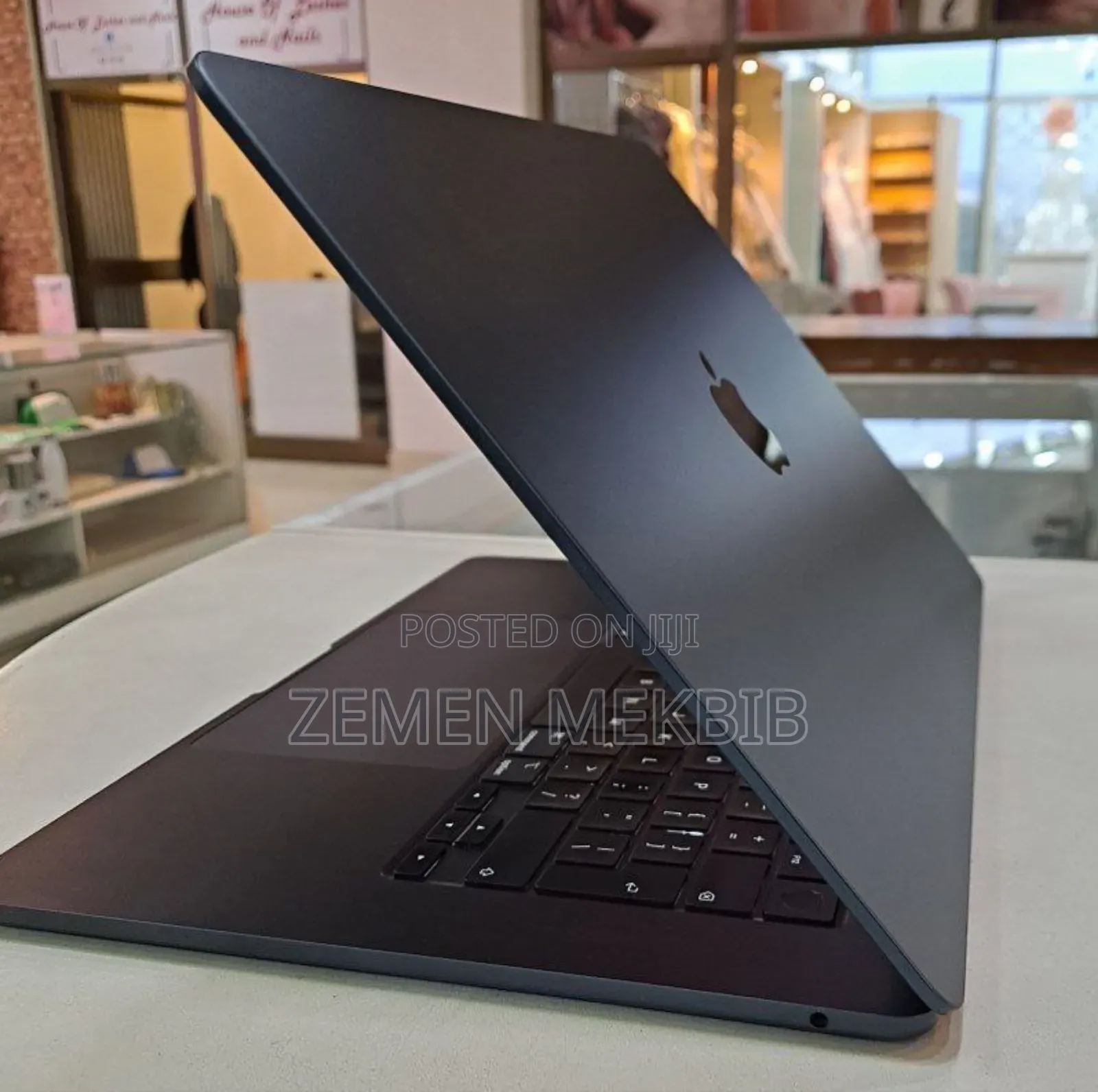 New Laptop Apple MacBook Air 2023 M2 8GB Intel Core I7 SSD 512GB