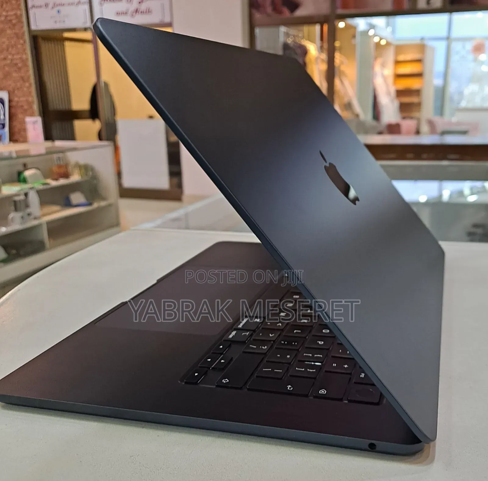 New Laptop Apple MacBook Air 2023 M2 8GB Apple M2 SSD 512GB