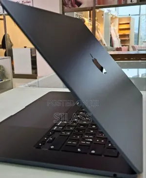 New Laptop Apple MacBook Air 2023 M2 8GB Apple M2 SSD 512GB