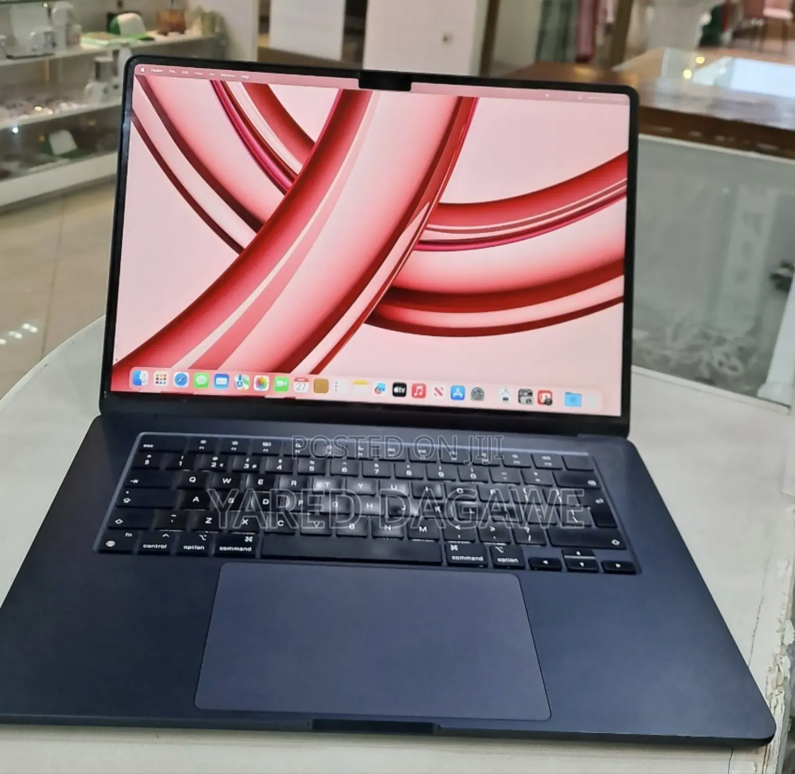 New Laptop Apple MacBook Air 2022 M2 8GB Apple M3 SSD 512GB